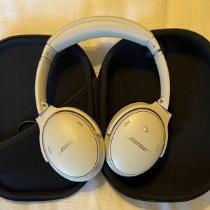 Bose Quiet Comfort Wireless Noise Cancelling Over-the-ear Bluetooth Headphones